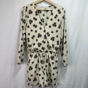 🌮 Fraiche by J gray cream and black, long sleeve shorts romper